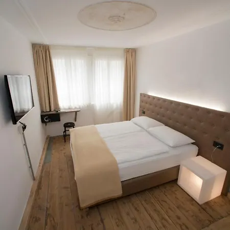 Sir Thomas Bed And More-2
